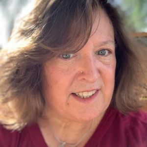 Meet your Posher, Deena